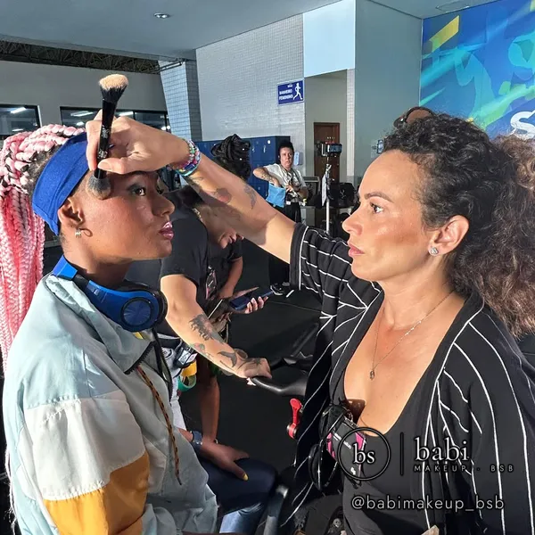 Maquiagem de elenco em evento esportivo